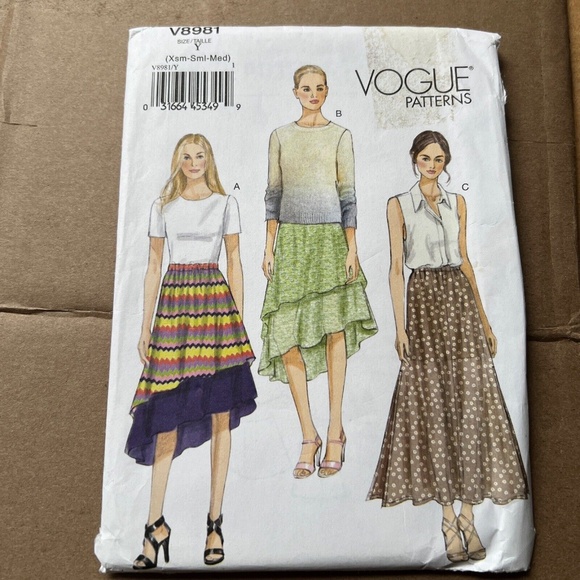 VOGUE Pattern 8981 Skirts Pull On Shaped Hemline Layered 3 Length Sizes XS S M - Picture 2 of 4